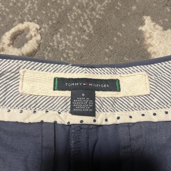 Tommy hillfiger shorts. Blue with anchors. Excellent condition. Size 8 - Picture 3 of 5